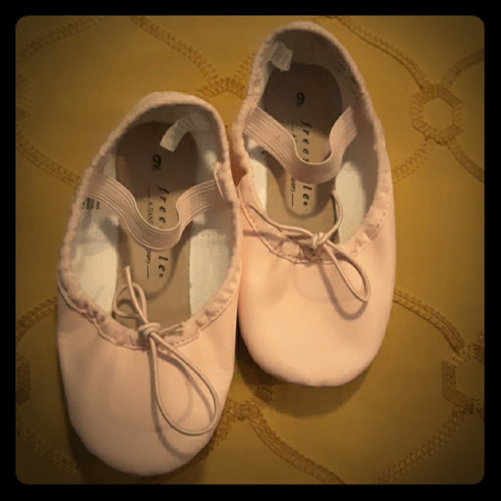 Freestyle by Danskin Girls' Ballet Slippers